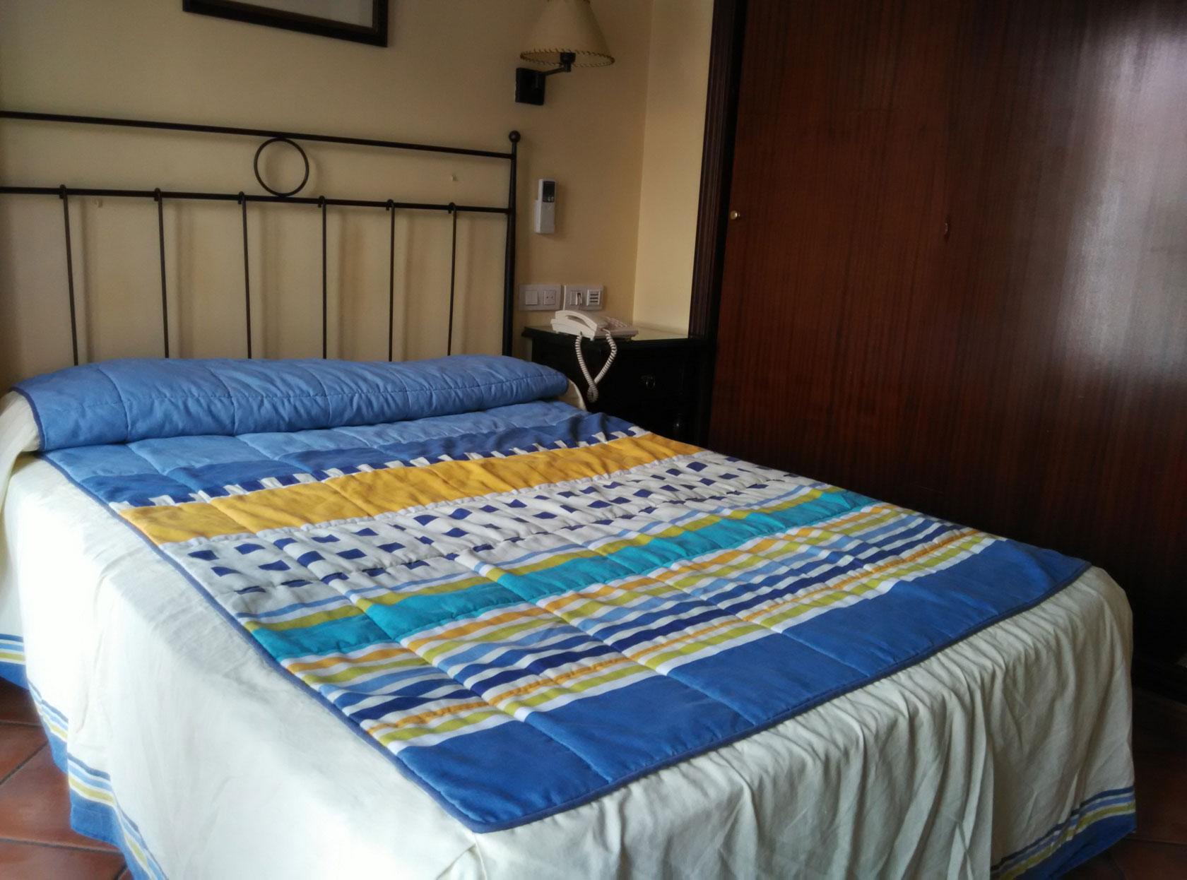 Hotel Calderon Cenes De La Vega Buitenkant foto
